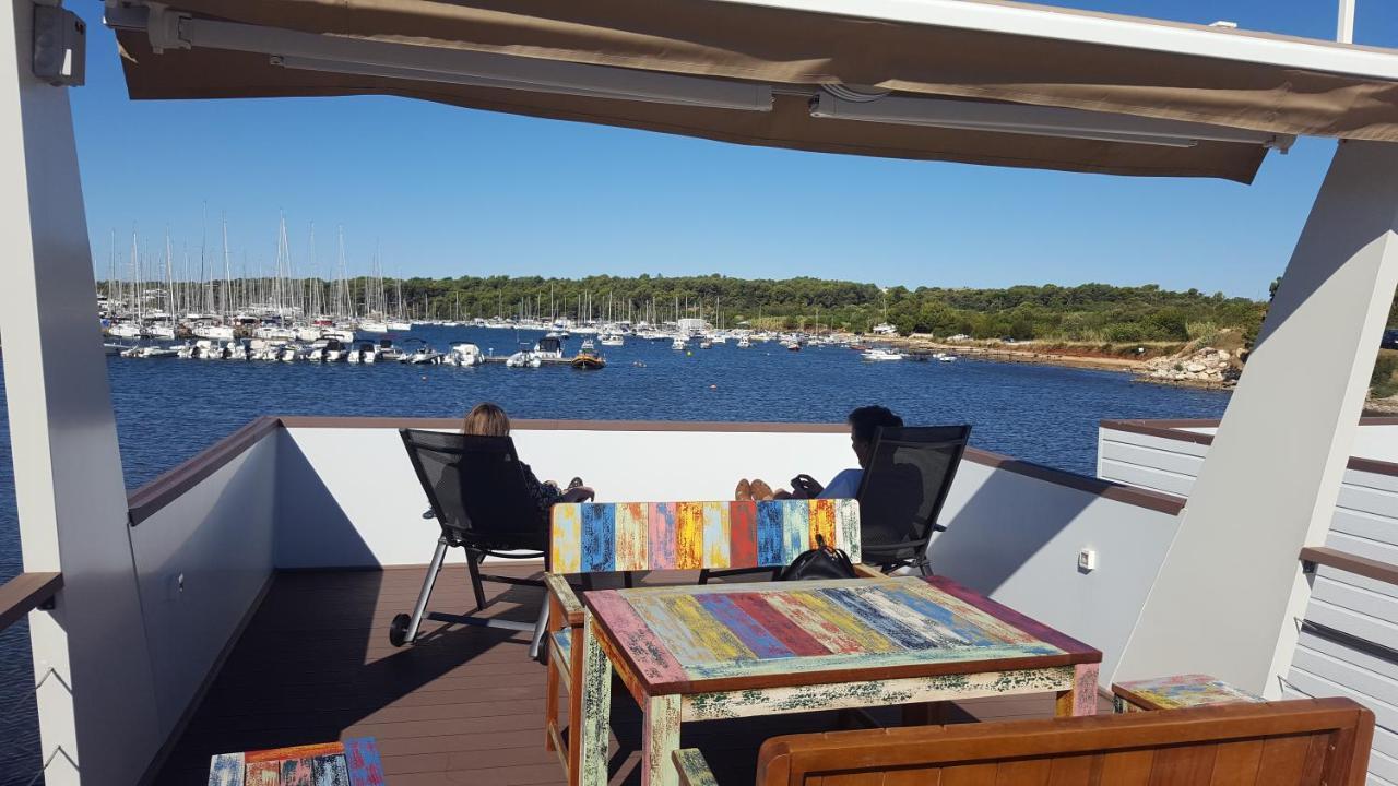 Hausboot Pula - Floating House Water Lily Hotell Eksteriør bilde